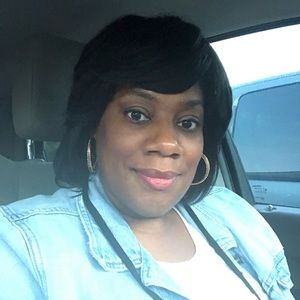 Meet your Posher, Akia